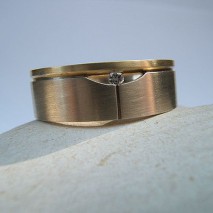 Designring met diamant geelgoud